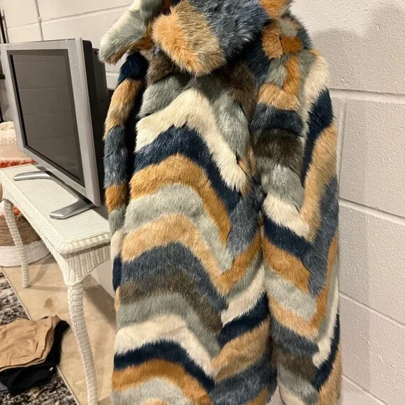 *SOLD* Forever21 Small Brown Jacket – Faux Fur Trendy Outerwear - Picture 4 of 8